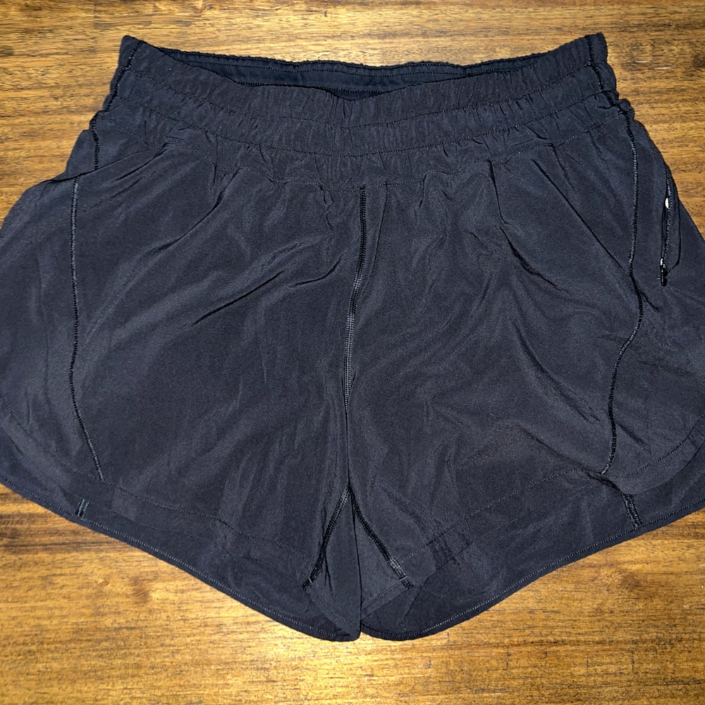 Lululemon Track That Short Mid Rise 5” in Black